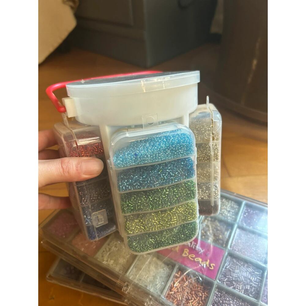 Large lot of beads seed beads / glass / pendants 4 boxes full - Picture 8 of 10